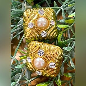 Gorgeous Faux Pearl and Gold Vintage Textured Earrings